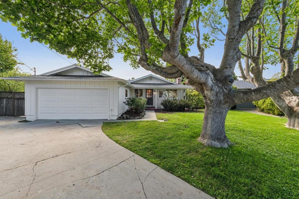 Image 2 of property listing at 898 Standish Road, Pacifica, CA 94044