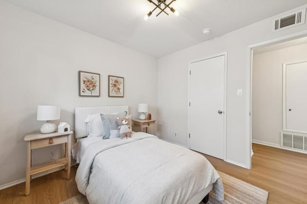 Image 28 of property listing at 898 Standish Road, Pacifica, CA 94044