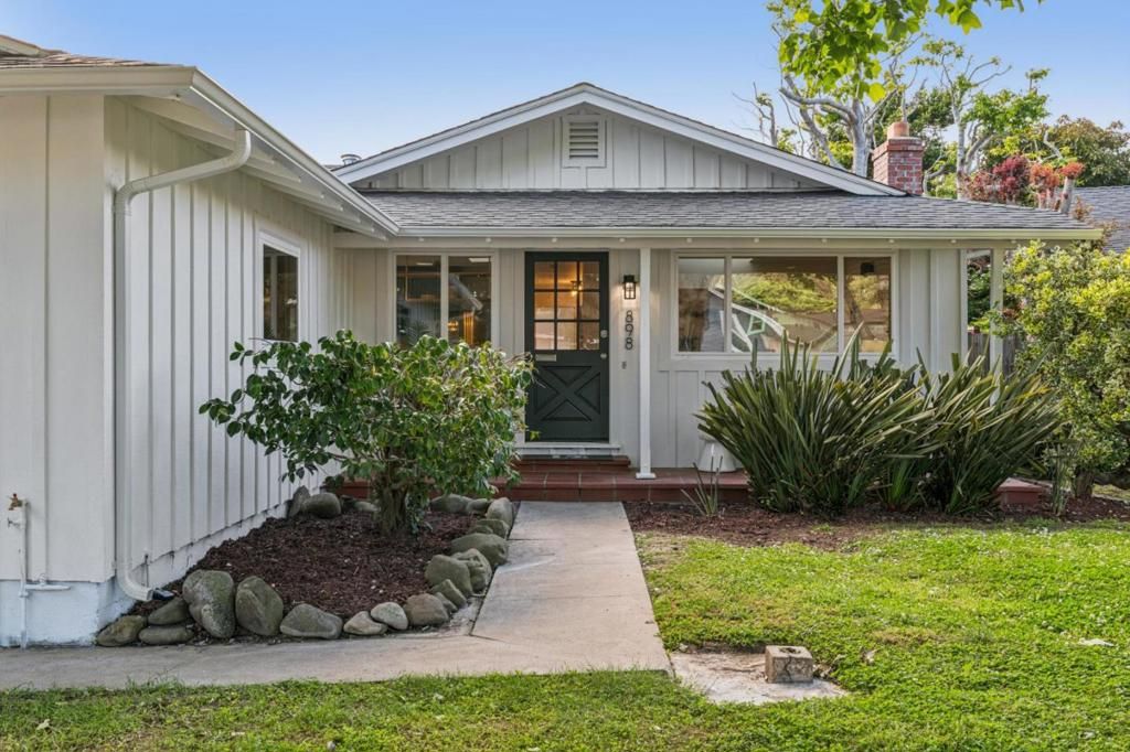 Image 3 of property listing at 898 Standish Road, Pacifica, CA 94044