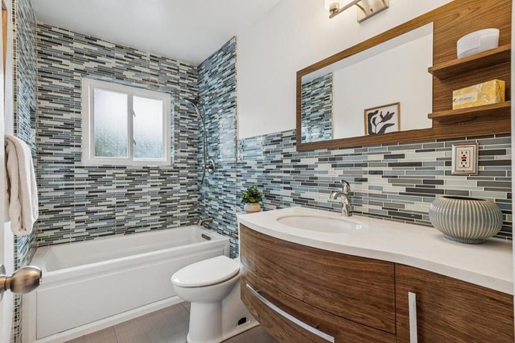 Image 31 of property listing at 898 Standish Road, Pacifica, CA 94044