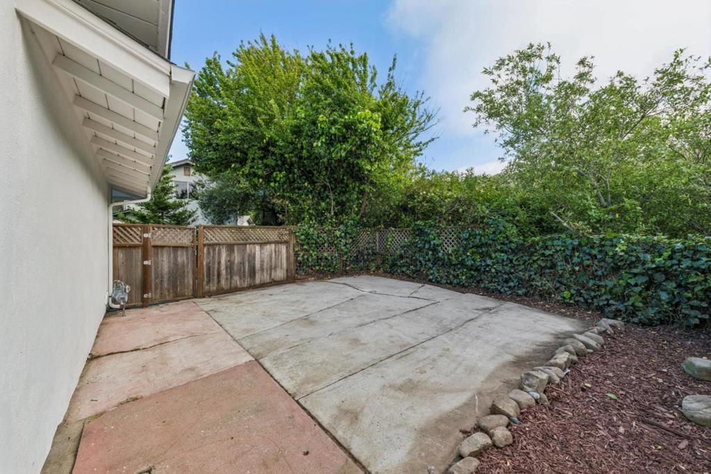 Image 39 of property listing at 898 Standish Road, Pacifica, CA 94044
