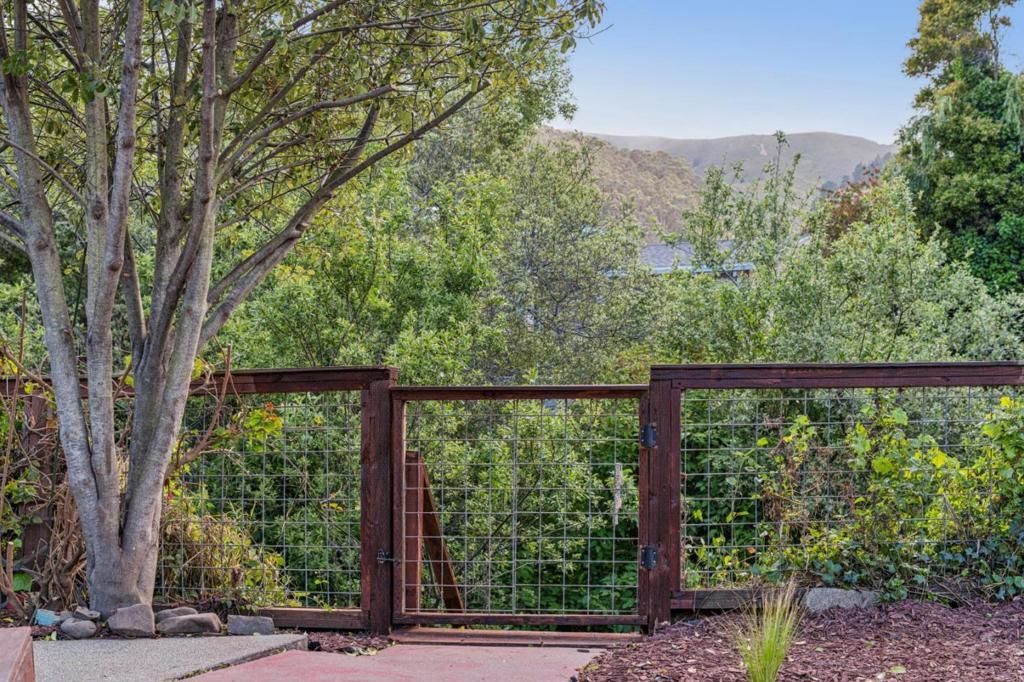 Image 41 of property listing at 898 Standish Road, Pacifica, CA 94044