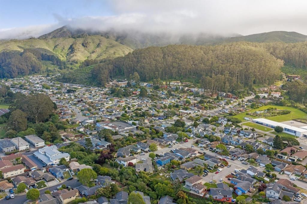 Image 47 of property listing at 898 Standish Road, Pacifica, CA 94044