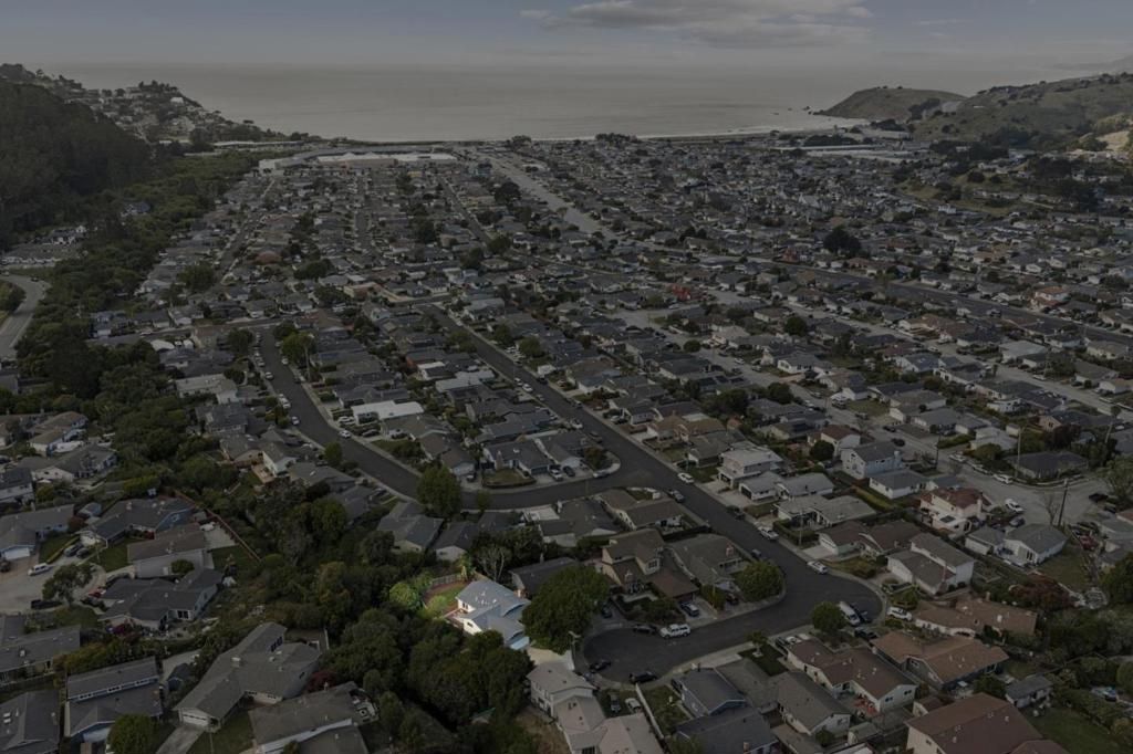 Image 48 of property listing at 898 Standish Road, Pacifica, CA 94044