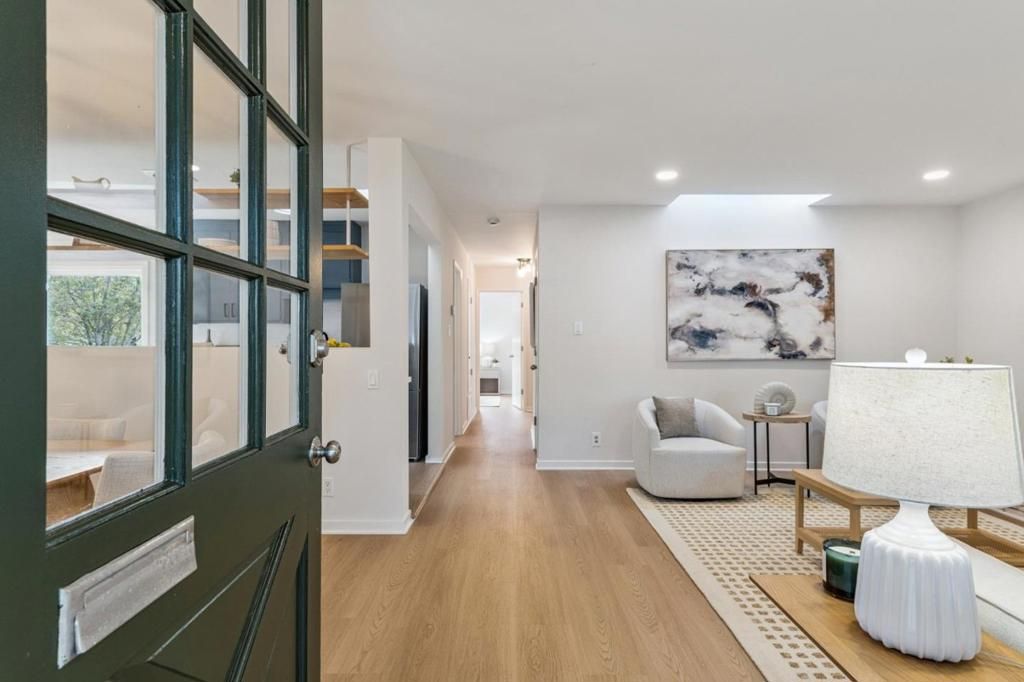 Image 5 of property listing at 898 Standish Road, Pacifica, CA 94044