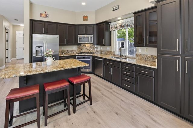 496 Yale Dr, Roseville, CA 95678