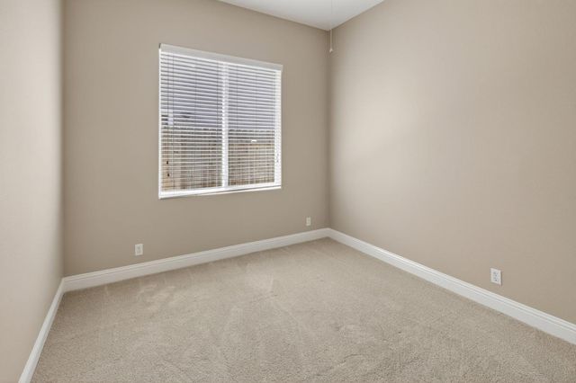 496 Yale Dr, Roseville, CA 95678