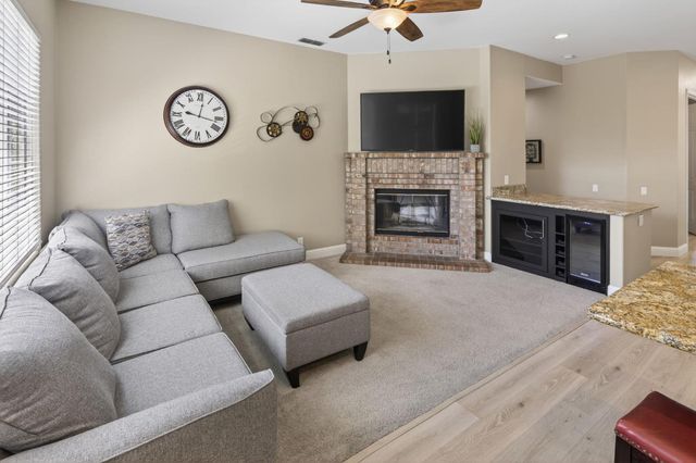496 Yale Dr, Roseville, CA 95678