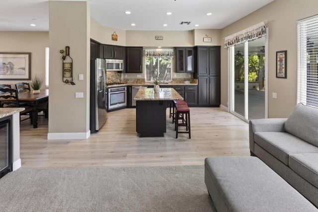 496 Yale Dr, Roseville, CA 95678