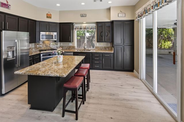 496 Yale Dr, Roseville, CA 95678
