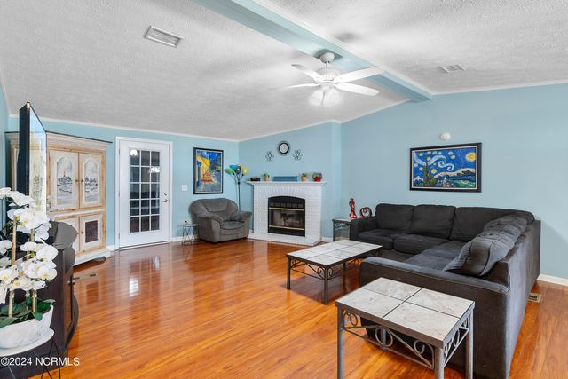 178 Chestnut Drive SW, Supply, NC 28462