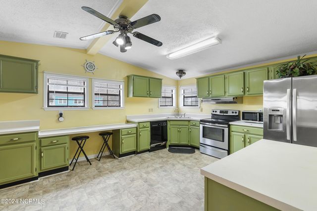 178 Chestnut Drive SW, Supply, NC 28462