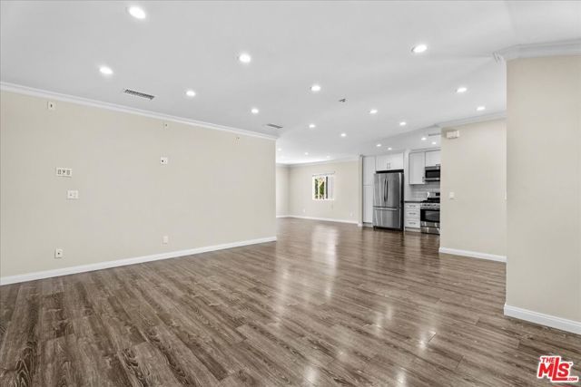 18725 Martha Street, Tarzana (los Angeles), CA 91356