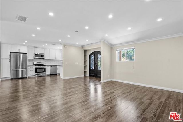 18725 Martha Street, Tarzana (los Angeles), CA 91356