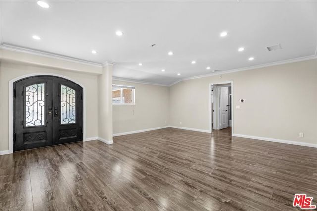 18725 Martha Street, Tarzana (los Angeles), CA 91356