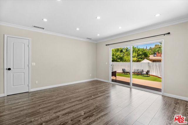 18725 Martha Street, Tarzana (los Angeles), CA 91356