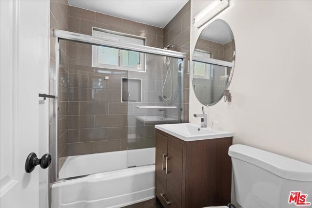 18725 Martha Street, Tarzana (los Angeles), CA 91356