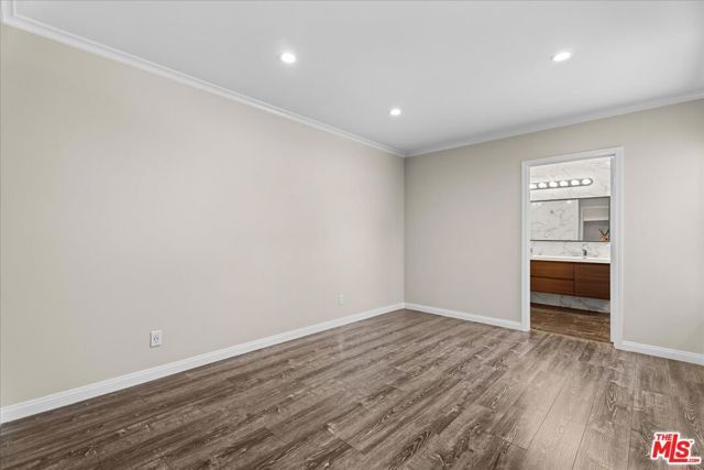 18725 Martha Street, Tarzana (los Angeles), CA 91356
