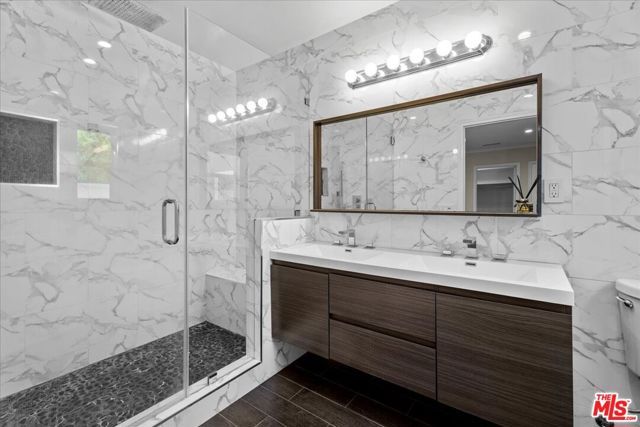 18725 Martha Street, Tarzana (los Angeles), CA 91356