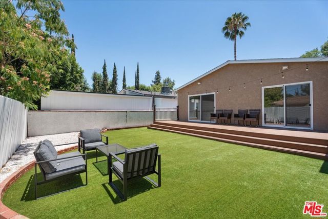 18725 Martha Street, Tarzana (los Angeles), CA 91356