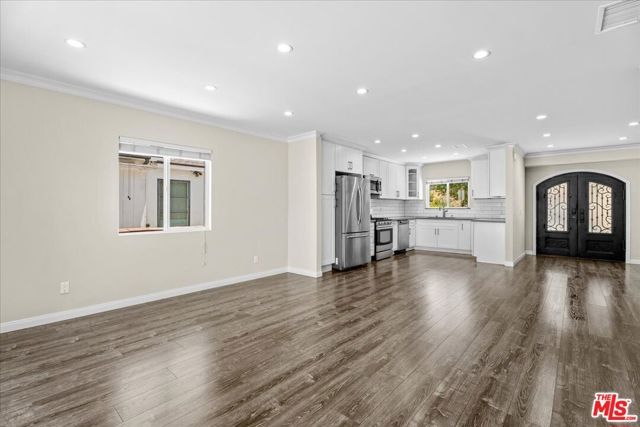18725 Martha Street, Tarzana (los Angeles), CA 91356