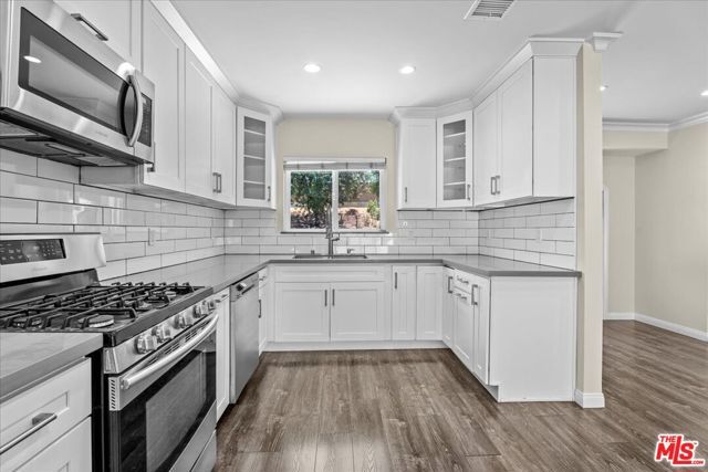 18725 Martha Street, Tarzana (los Angeles), CA 91356