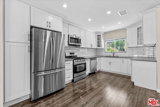 18725 Martha Street, Tarzana (los Angeles), CA 91356