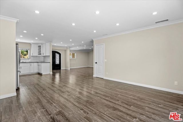 18725 Martha Street, Tarzana (los Angeles), CA 91356
