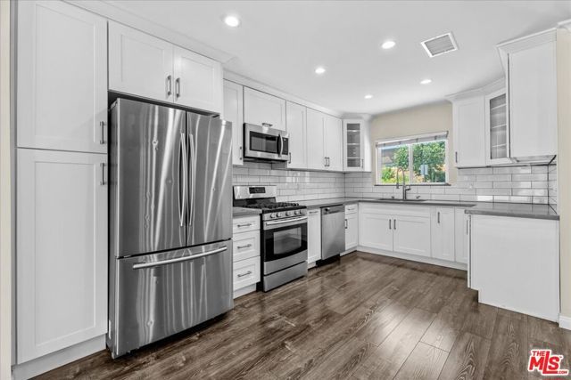 18725 Martha Street, Tarzana (los Angeles), CA 91356