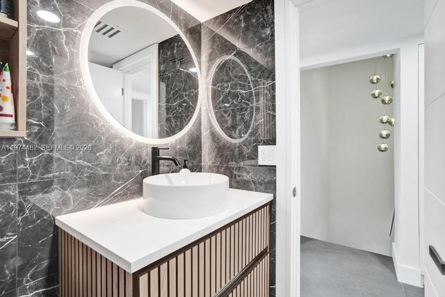 2723 NE 164th St 77, North Miami Beach, FL 33160