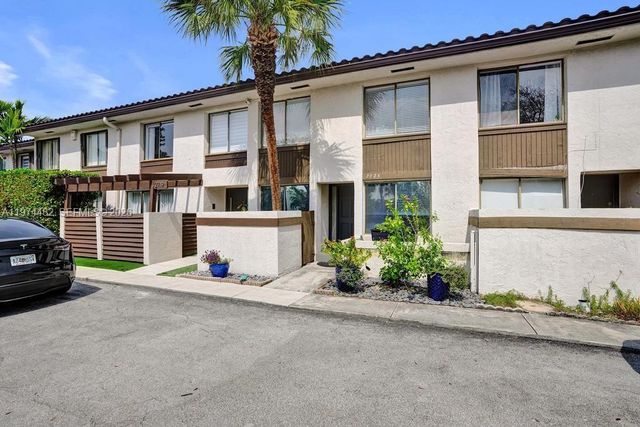 2723 NE 164th St 77, North Miami Beach, FL 33160