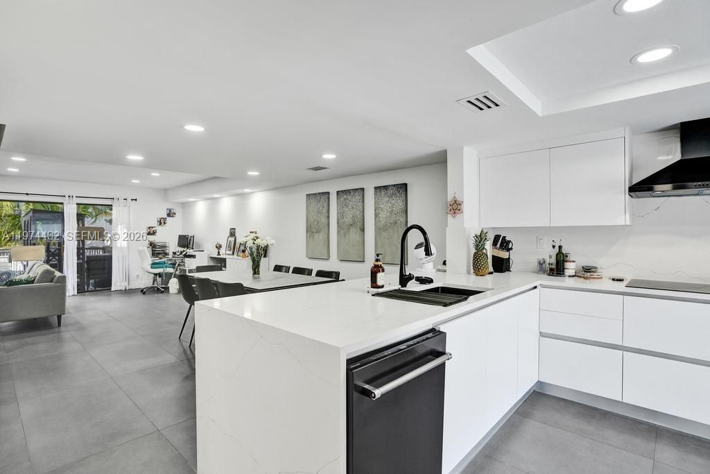 2723 NE 164th St 77, North Miami Beach, FL 33160