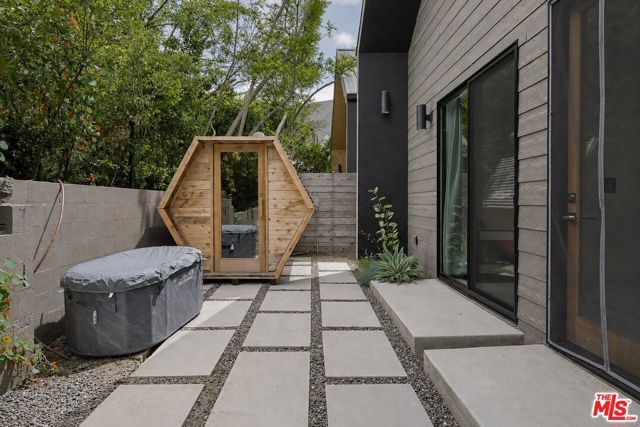 2230 Glendale Boulevard, Los Angeles, CA 90039