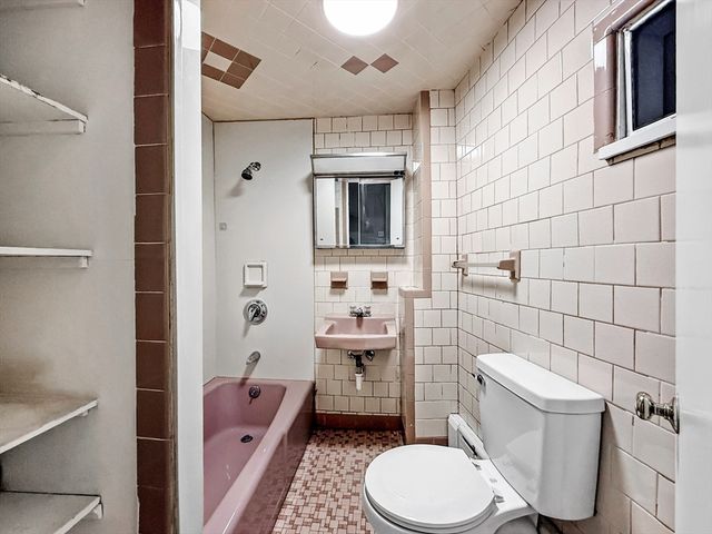 72 Leyden St, Boston, MA 02128