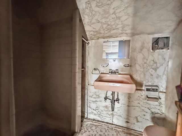 72 Leyden St, Boston, MA 02128