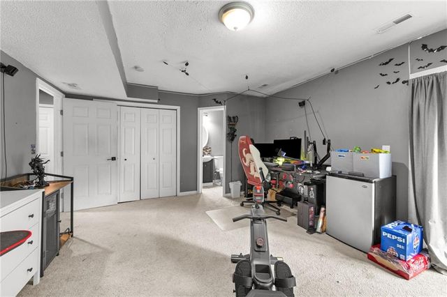 1915 NW 79th Street, Kansas City, MO 64151