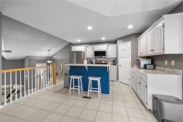 1915 NW 79th Street, Kansas City, MO 64151
