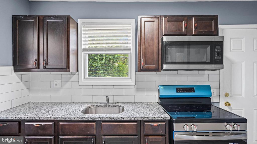 Image 13 of property listing at 2916 PRESBURY ST, Baltimore, MD 21216