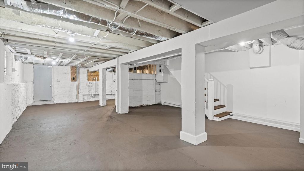 Image 17 of property listing at 2916 PRESBURY ST, Baltimore, MD 21216