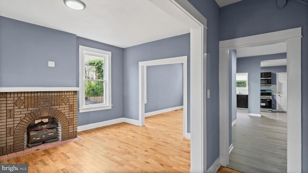 Image 2 of property listing at 2916 PRESBURY ST, Baltimore, MD 21216