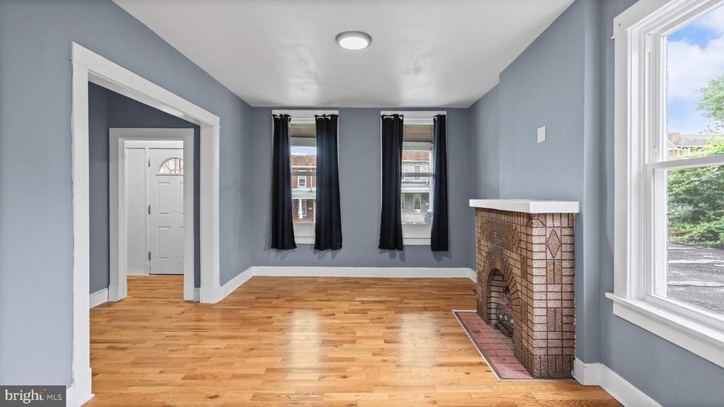 Image 5 of property listing at 2916 PRESBURY ST, Baltimore, MD 21216