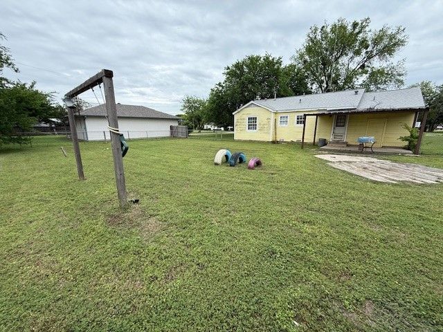 401 E Hayes Avenue, Whitney, TX 76692