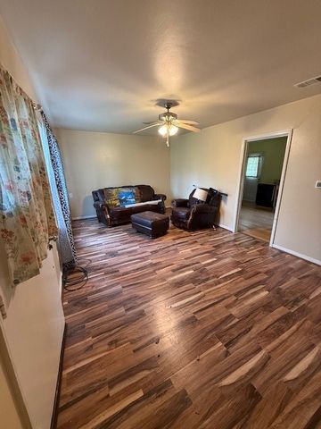 401 E Hayes Avenue, Whitney, TX 76692