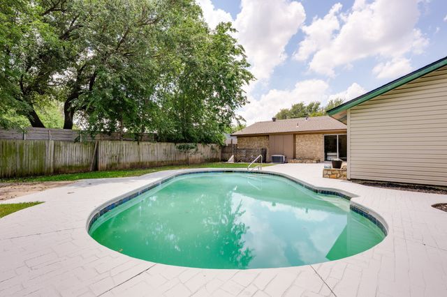 2518 Hightrail Drive, Carrollton, TX 75006