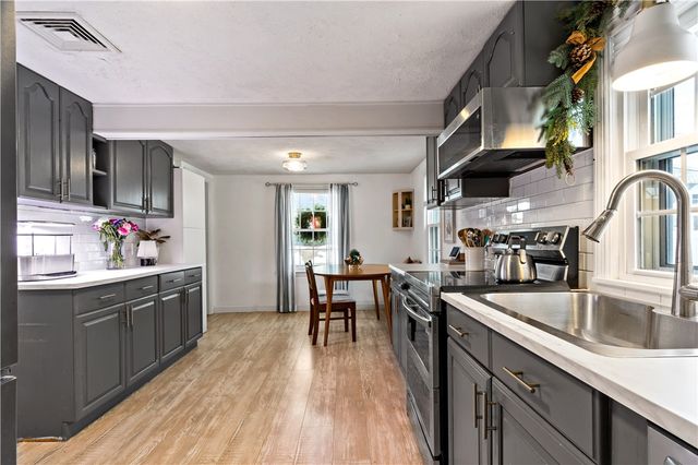 48 Rowe Avenue, Warwick, RI 02889