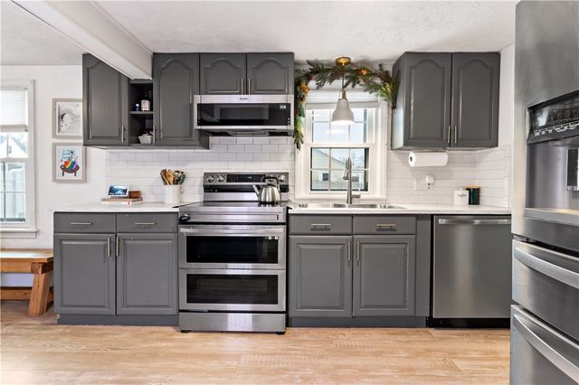 48 Rowe Avenue, Warwick, RI 02889