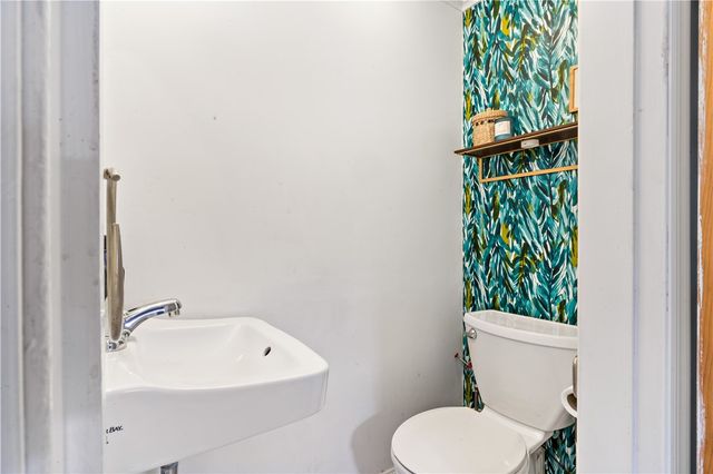 48 Rowe Avenue, Warwick, RI 02889