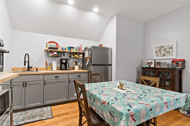 48 Rowe Avenue, Warwick, RI 02889