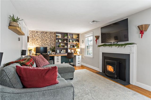 48 Rowe Avenue, Warwick, RI 02889