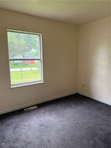 4048 Woodside Drive NW, Warren, OH 44483